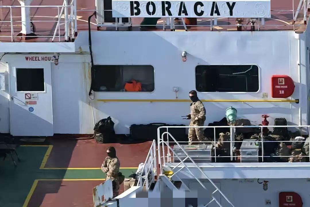 法国硬气了，要单挑俄罗斯吗？法国海军截停一艘俄罗斯影子油轮，并且逮捕2名船员。拦