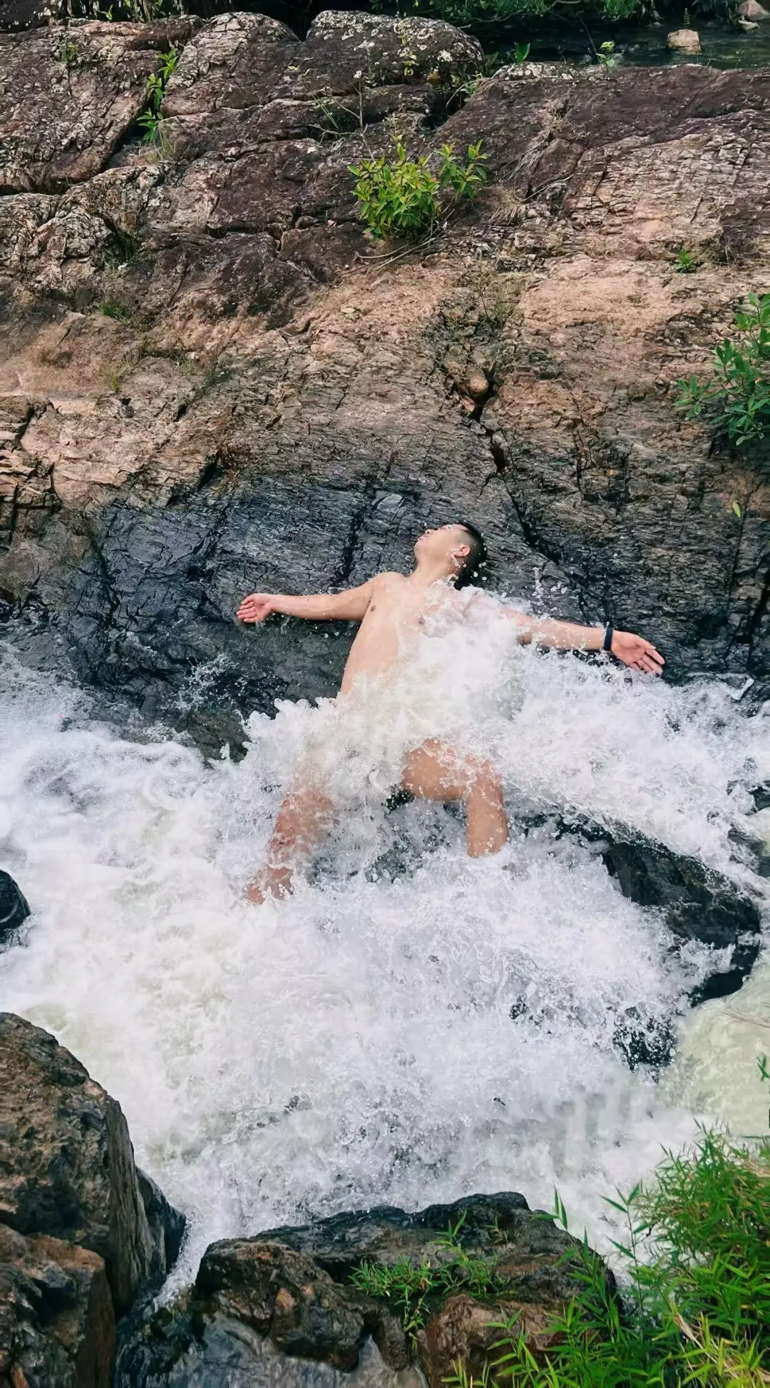 沉浸式玩水｜夏天就是要玩水呀💦