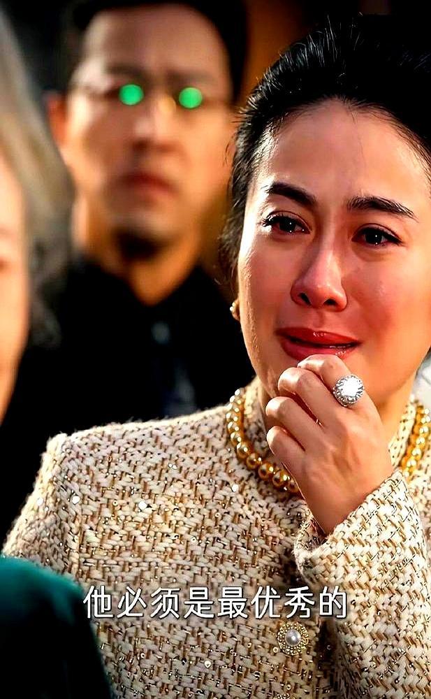 你敢信？拿过金像奖的叶璇，跑去短剧里演东北豪门婆婆，张嘴就是滚犊子。她8天