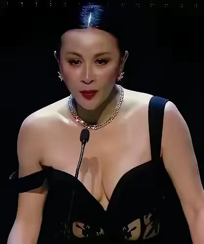 很多人心里一直有个解不开的疑惑。同样是女性隐私部位，普通人日常遮得严严实实，生怕