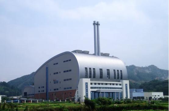 几年前还让无数城市管理者愁到失眠的“垃圾围城”，如今竟迎来了荒诞又真实的反转——