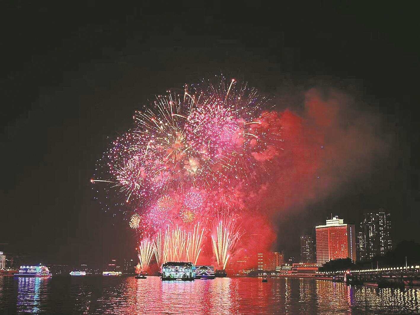 沉浸式赏烟花！广州春节主题航班开启新春仪式感