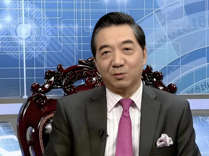 张召忠“一语成谶”？特朗普刚当上总统那年，局座张召忠曾幽默地说过一句：“要是他能