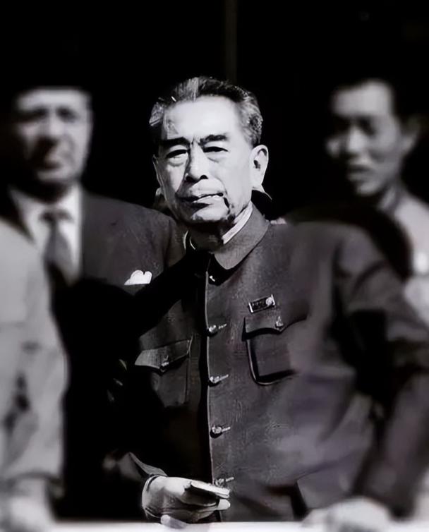 1971年，在一场高规格的国宴接待后，一只国宝九龙杯竟然不翼而飞，急得宾馆保卫人
