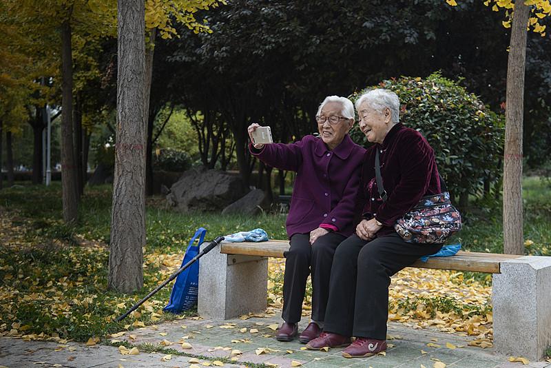 退休了才真正明白，职称这东西，在职时影响工资，退休后影响的是后半辈子的活法。