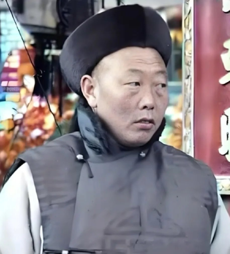 晚清慈禧的太监二把手崔玉贵的一张留影，当时在宫中的权力仅次于李莲英，珍妃就是