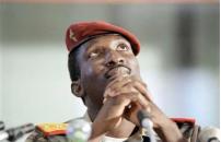 1983年，非洲大陆迎来个奇怪总统，这位怪总统每天骑自行车上班，一身衣服能穿三四