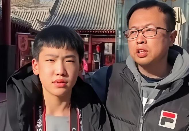 2020年，丹东一名初中生不想上学，整天沉迷网络，父亲劝说无果后，竟直接辞职，准