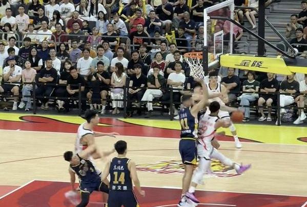 广东惨败广州！到底是状态拉胯，还是实力彻底下滑？ 整场比赛，广东攻防两端全面