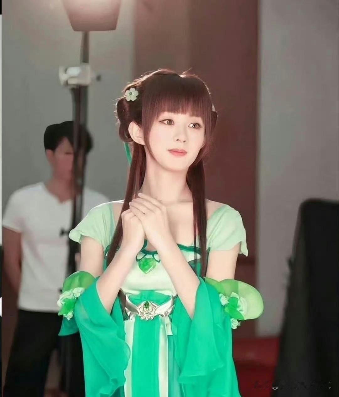 有谁还记得赵丽颖这一身衣服啊，想当年可是惊艳到我了。我记得这个造型应该是当时