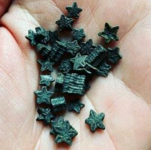 英国人河里捡到“神秘星石”，以为是魔法硬币，真相却来自4亿年前的海洋很多年前，