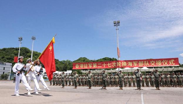 假如台湾真的统一了，大陆会派多少部队过去驻守呢？拿香港做个对比，香港750万人口