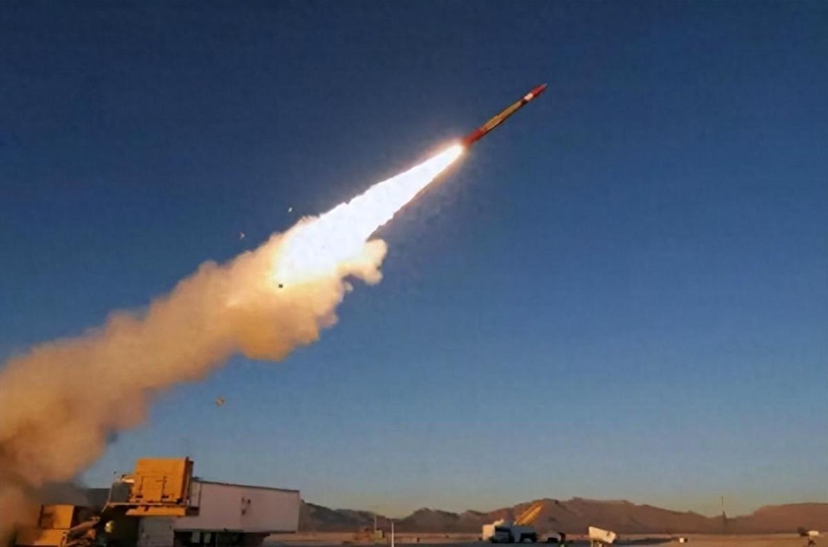 中东战火烧到第七天，最坐不住的不是以色列，而是远在白宫的特朗普。伊朗的导弹不