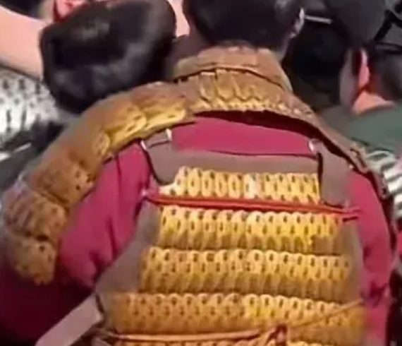 网传横店横店有男女主拍戏中出事，女主当场死亡，男主昏迷。据说是连续熬夜所致拍短剧