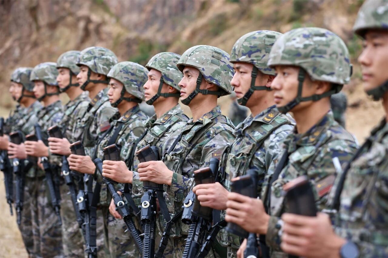 近日，武警天津总队某部组织实战化训练（中国军号）烽火问鼎计划​​​