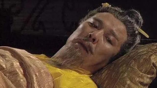 曹操临死那晚，病榻边围满了人，曹丕、荀彧、华佗之徒、亲卫内侍，都在等他最后一句话