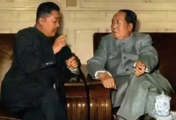 1973年，在八大军区司令员对调会议上，毛主席提到了贺龙元帅。他说贺龙的问题搞错了。贺龙毕竟是红二方