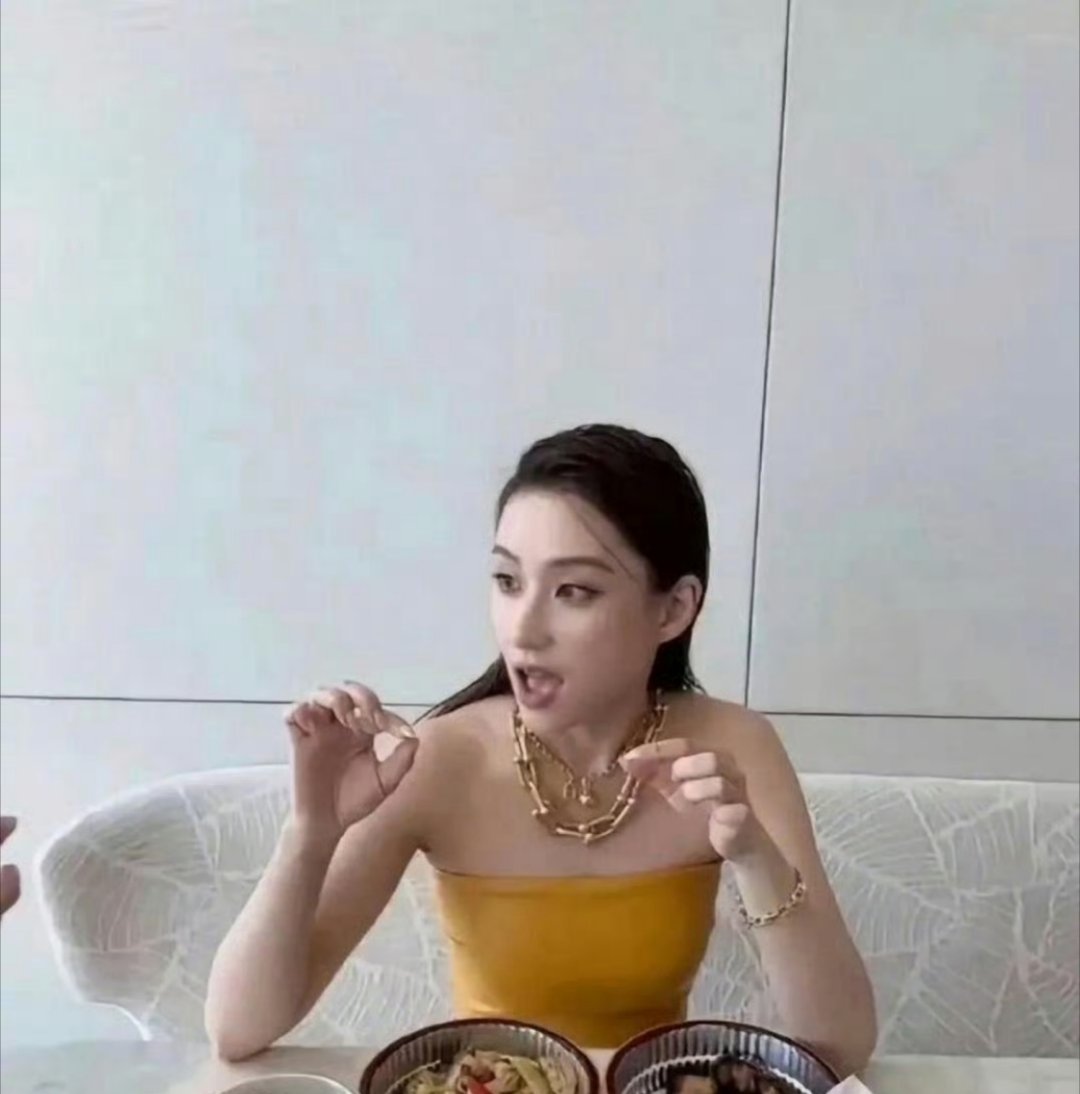 富二代何超莲的下午茶，贫穷限制我的想象了