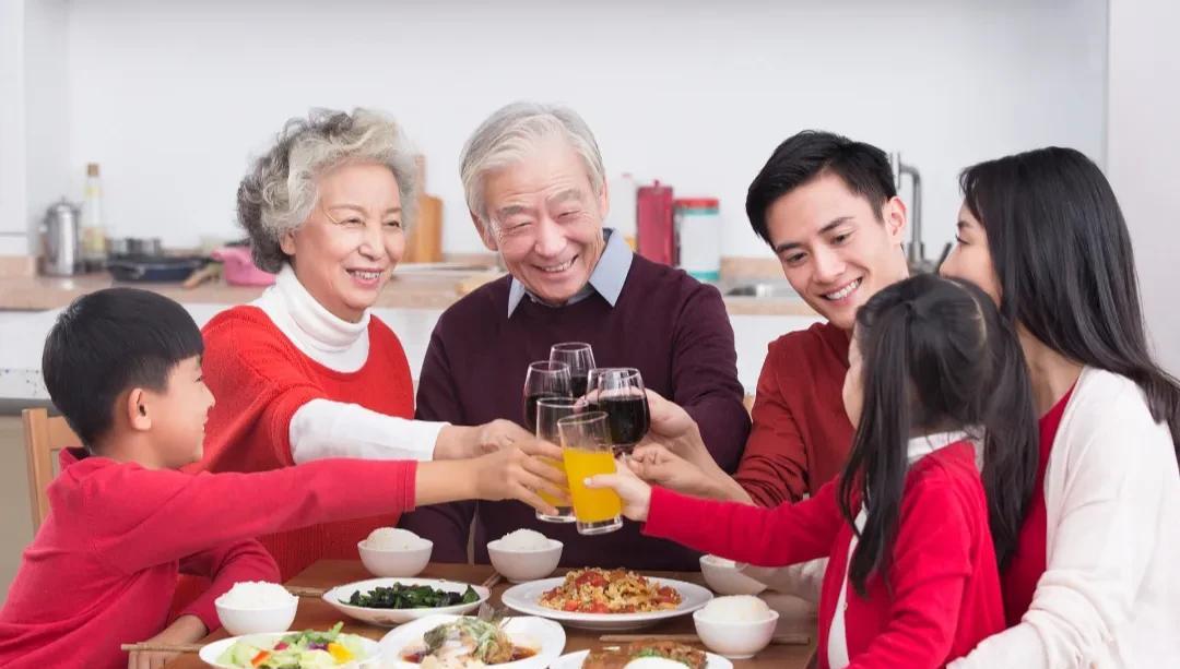 我是一个53岁的中年妇女，从媳妇熬成婆已经有几年。我婆婆是一个农村妇女，既没工