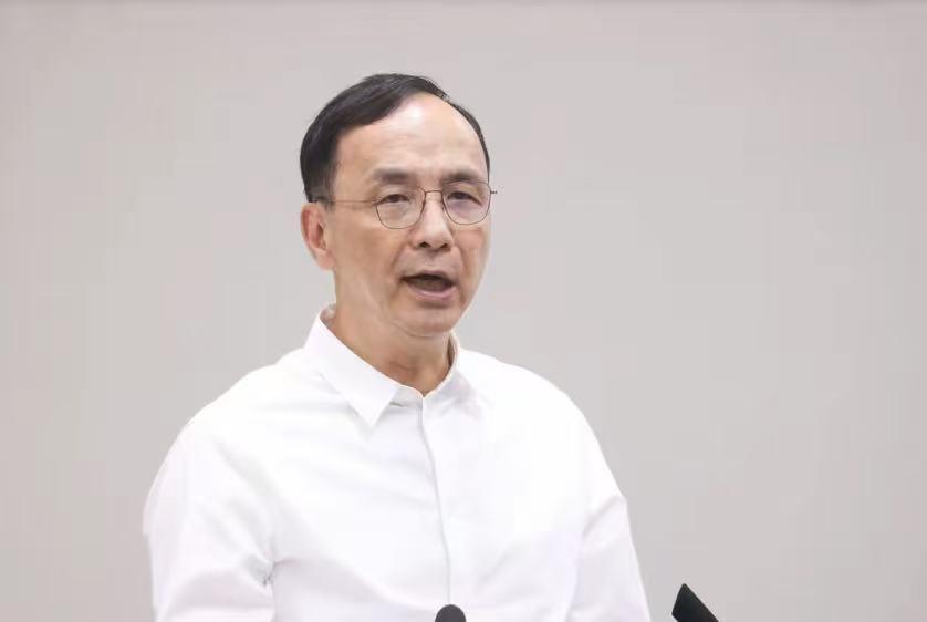 朱立伦道别时现惊讶一幕，黄国昌示好郑丽文，连胜文重用无望！朱立伦交权给郑丽文