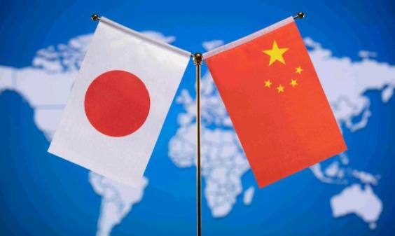 日本国内非常的紧张！在我们点出琉球问题之后，11月23日，自民党前议员户嘉敷直美