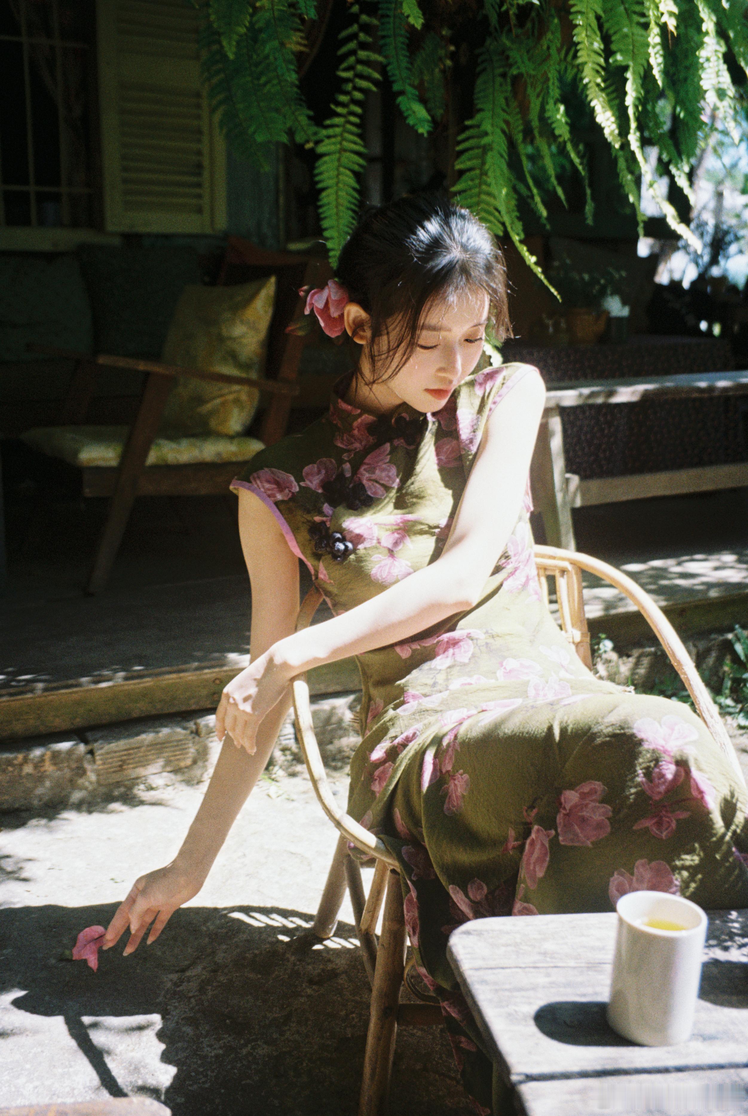 鬓边海棠🍃给依一在越南拍的女人味胶片