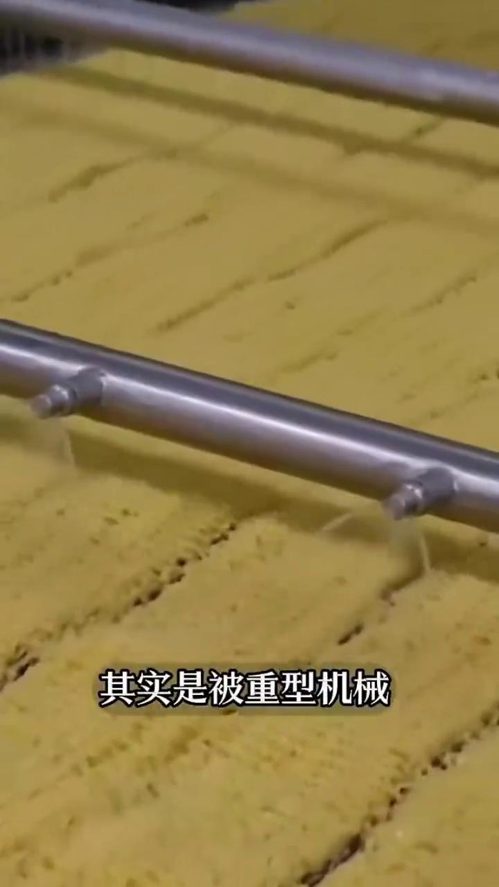 这就是为什么无数养生专家苦口婆心的劝你千万别常年吃速食泡面的真正原因，不是因为它