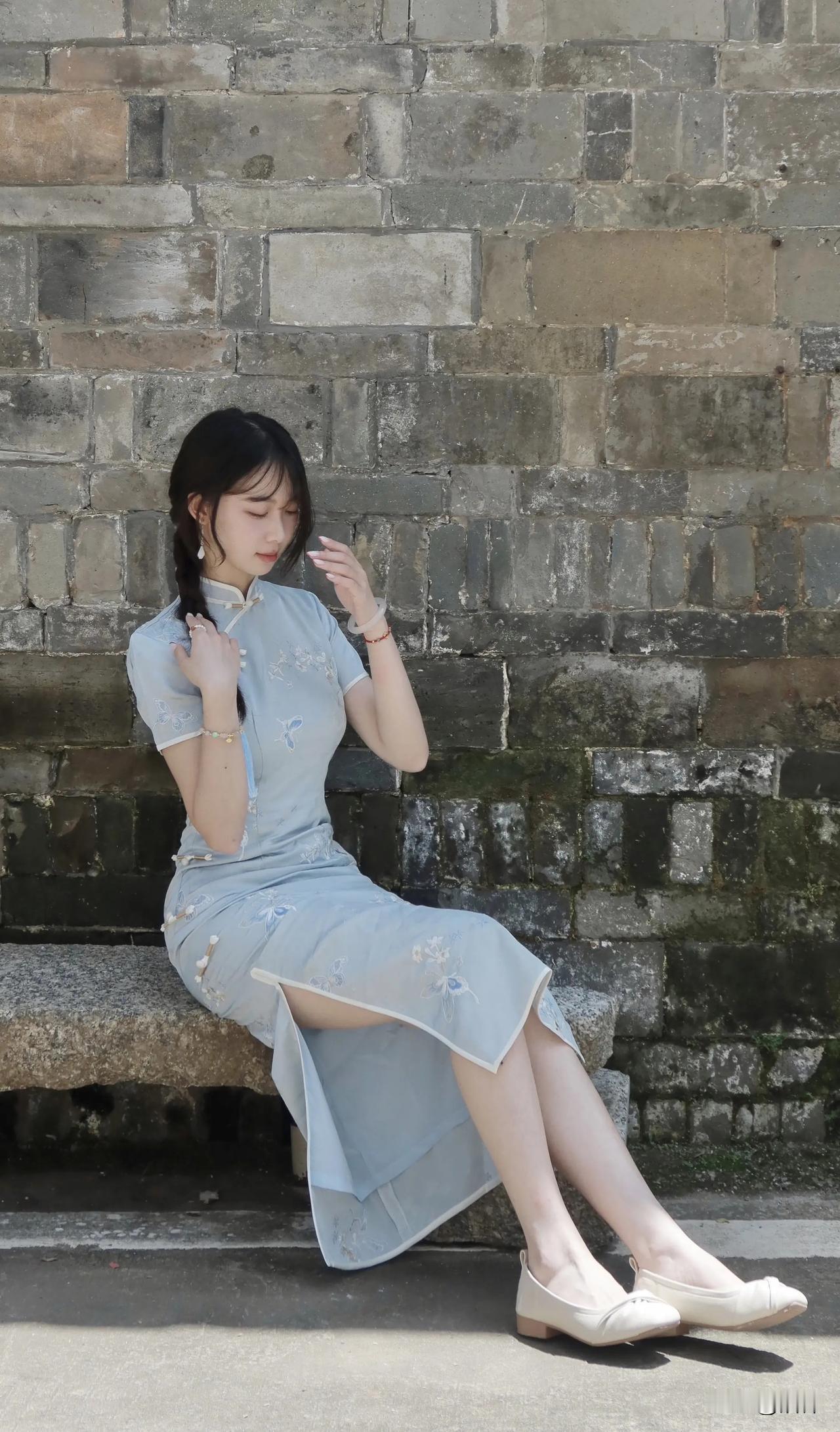 2025年度的图。到年底了，该回忆一下了。旗袍图旗袍年俗旗袍半身照