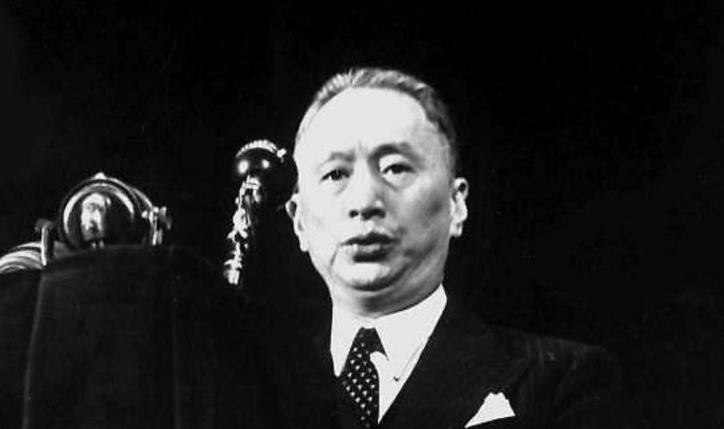 当年，他维护了中国的尊严，他让世界记住了中国的他。他是中国历史上最著名的外交官之