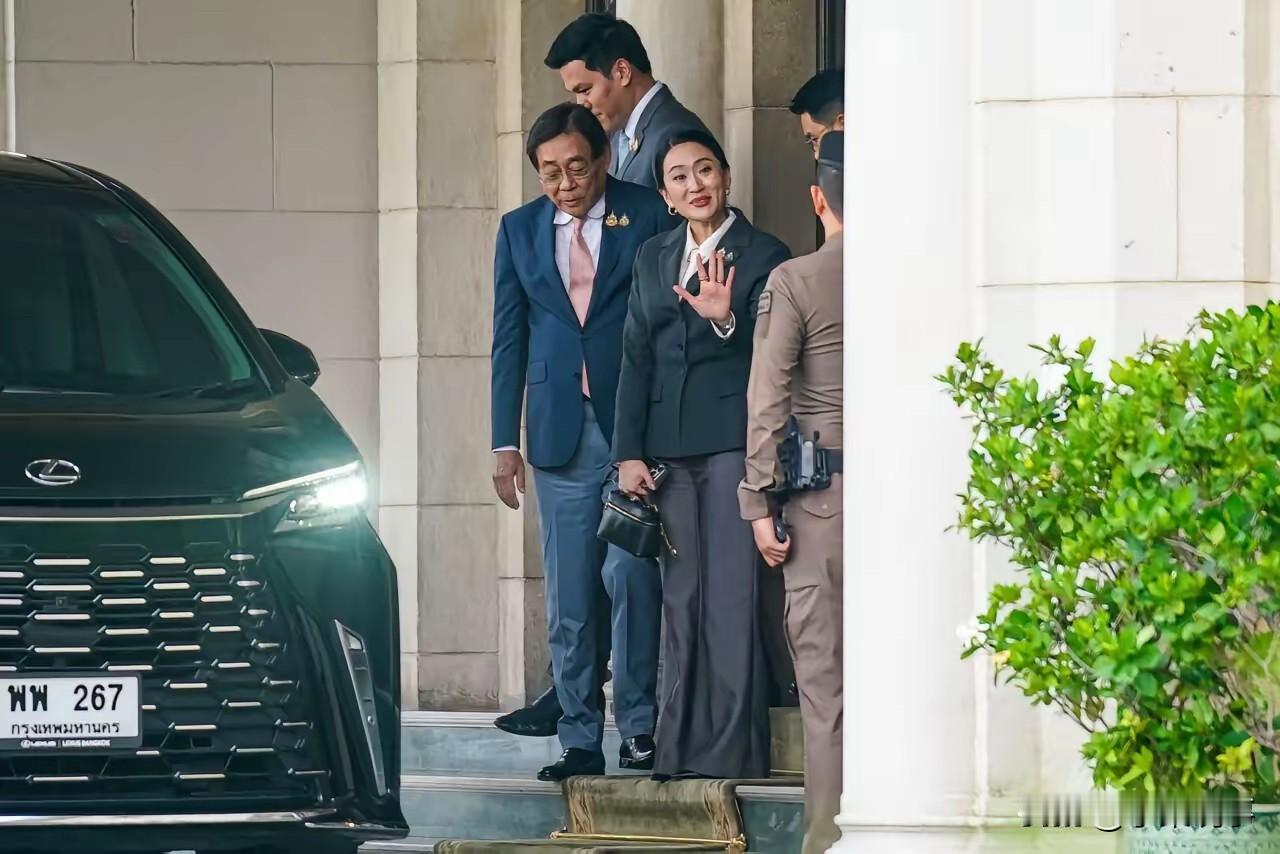 佩通坦将继续担任为泰党领导人！泰国总理办公室内阁部长查萨克8月31日表示，宪法