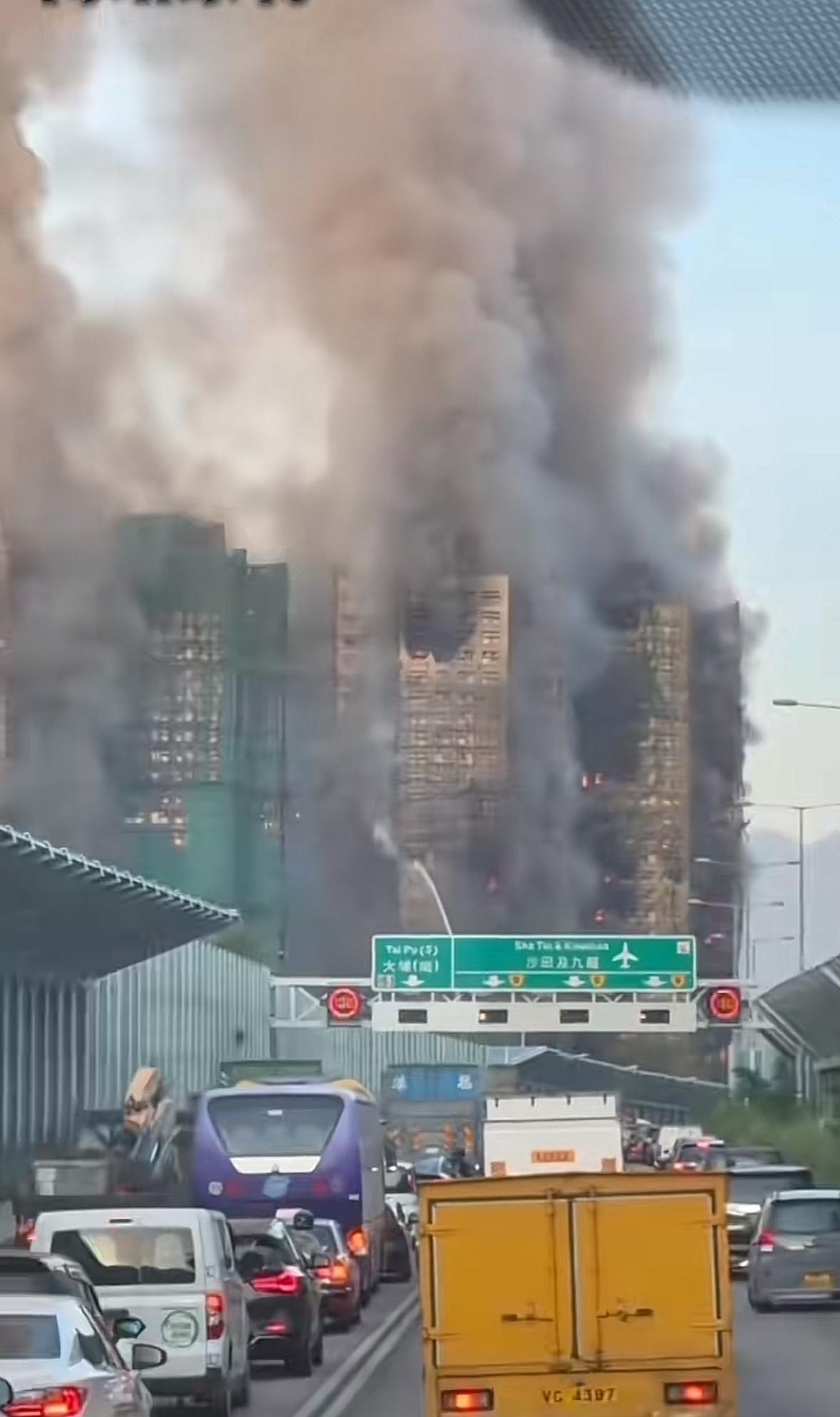 香港大火烧醒全国！我有种预感，接下来老旧小区改造会全面提速。这3类房子可