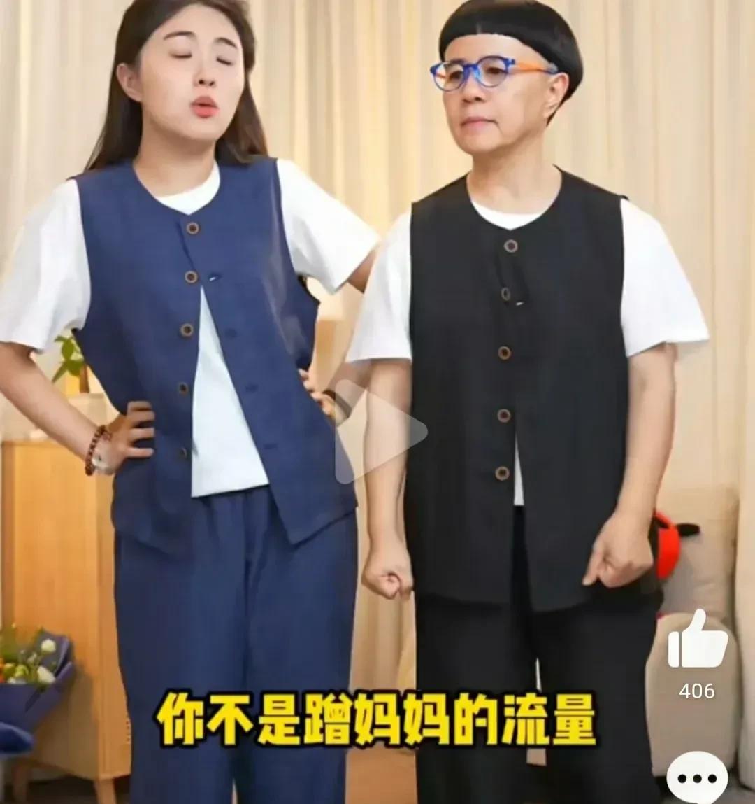 金龟子刘纯燕的女儿是不是情商有点低？虽说星二代“啃老”是人之常情，但很少有敢
