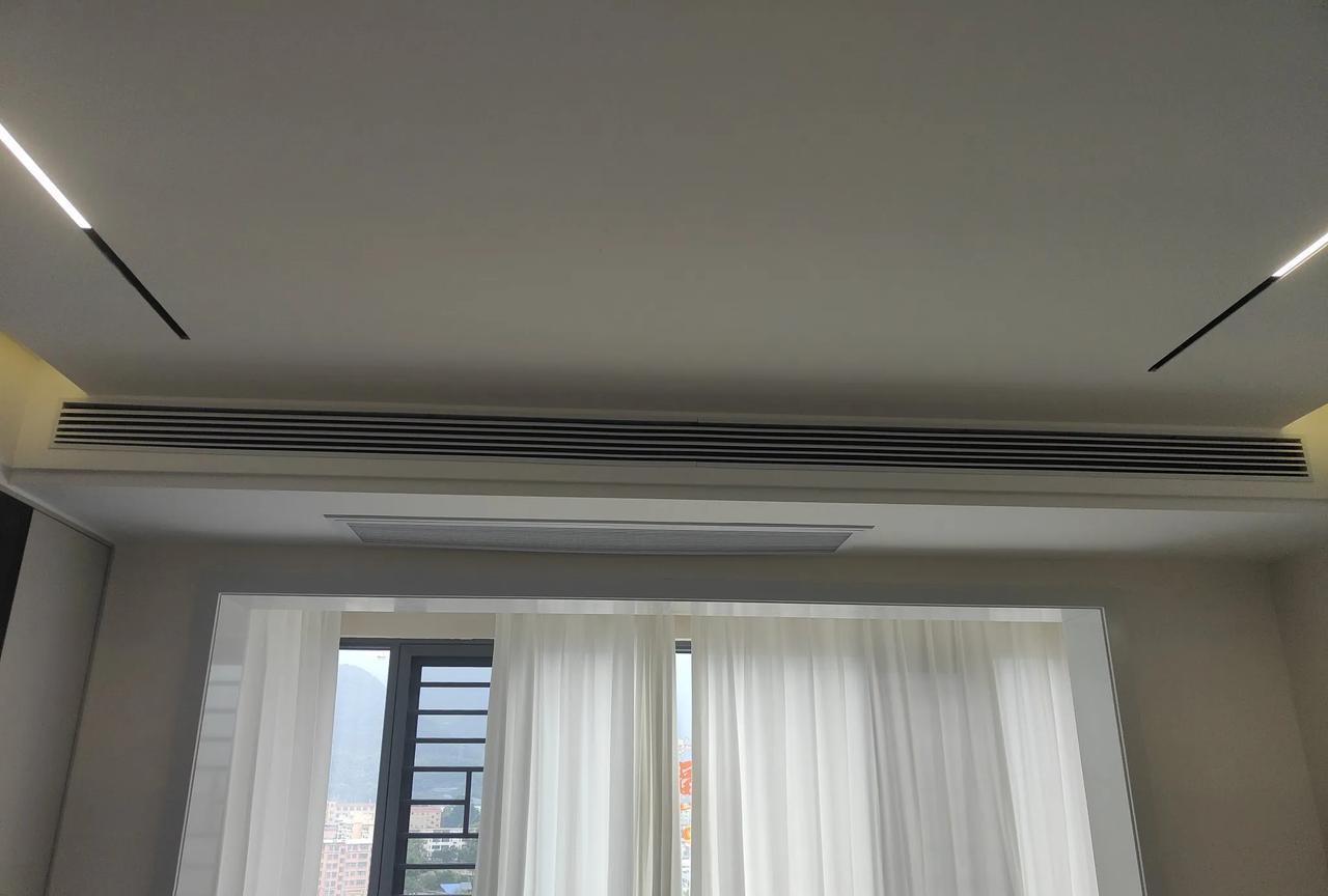 空调风管机和空调柜式机都有自己的优势。风管机美观不占地，像在一些现代简约风格的大