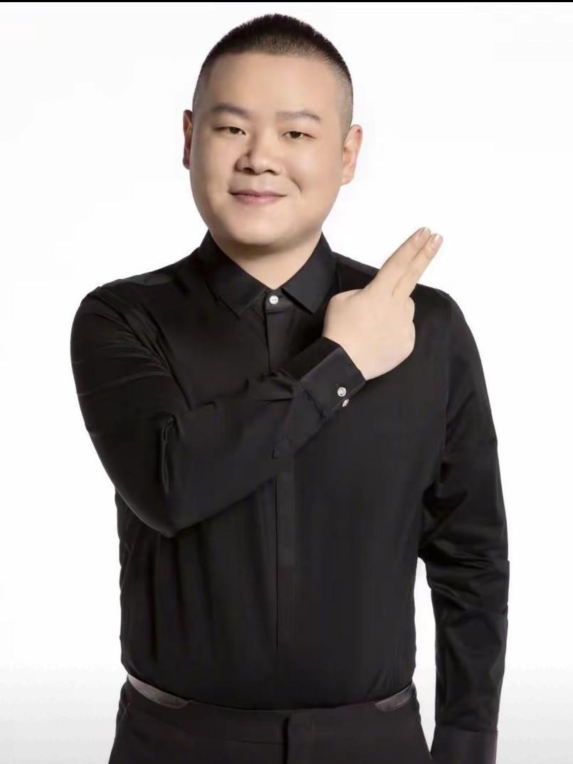 岳云鹏和曹云金的差距太大了！岳云鹏演出是万人体育场，曹云金是千人小剧场。岳云鹏票