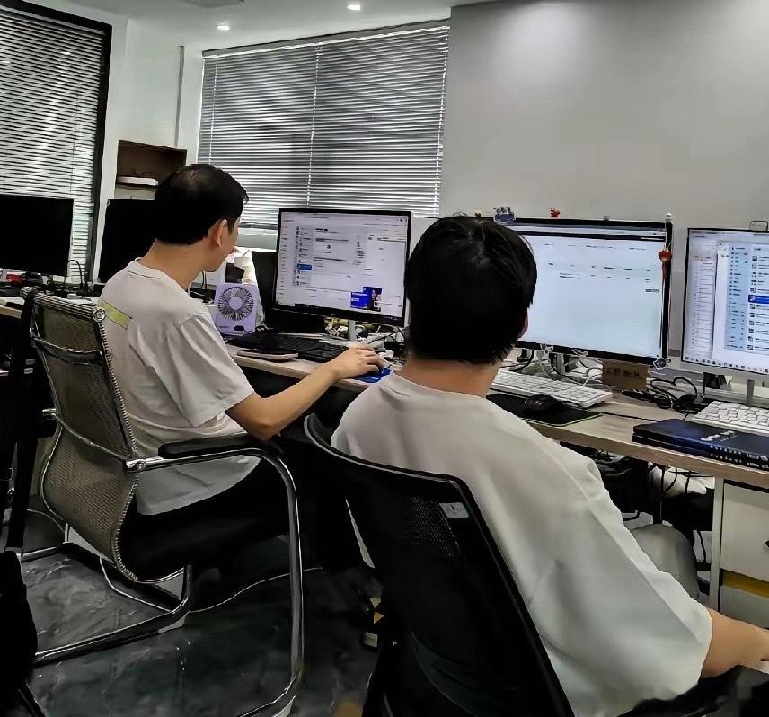 今天让一个运营主动辞职了，原因让我很纠结。他95年的，来公司两年半，负责抖音和小