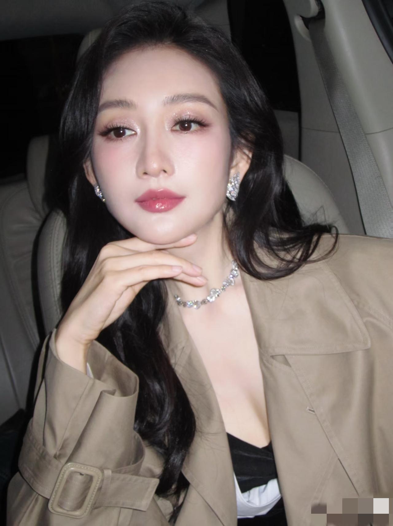 王鸥和何九华，地下恋都谈了好几年。圈内基本都默认了。虽然后来没结婚，没开撕