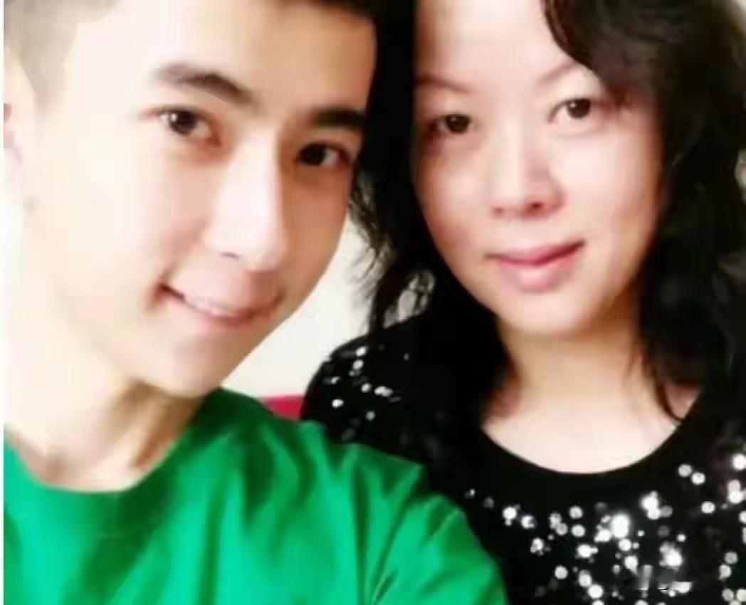于朦胧妈妈这番话，听着真让人心疼！70岁的老人啊，隔着手机都能听出声音