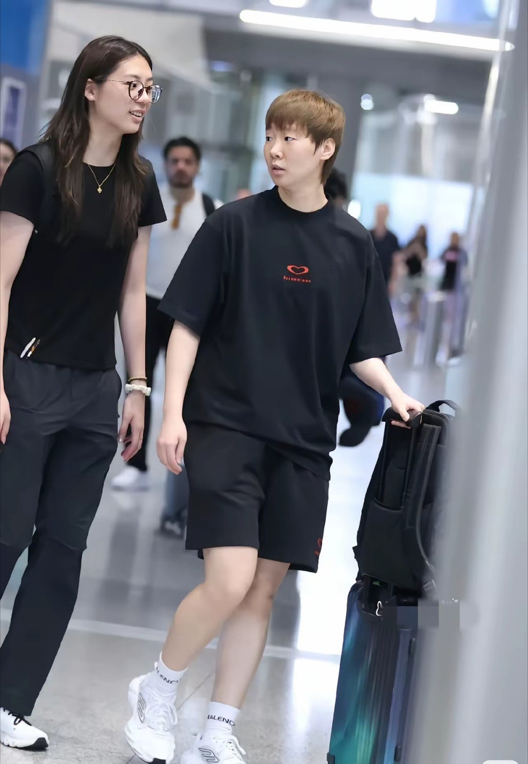 在国乒女队里，虽然王曼昱的外貌不是很出众，但她的身材绝对是最好，最匀称的。她的