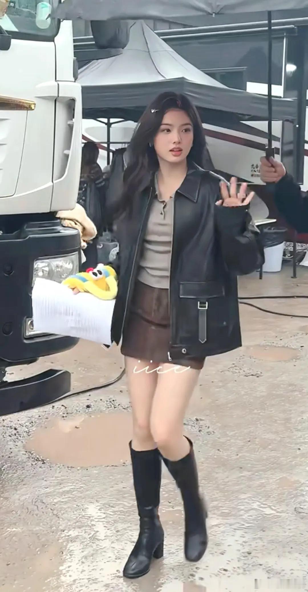 艾米今天路透图咋样？感觉还挺好看的，身高也够，腰线真的好高