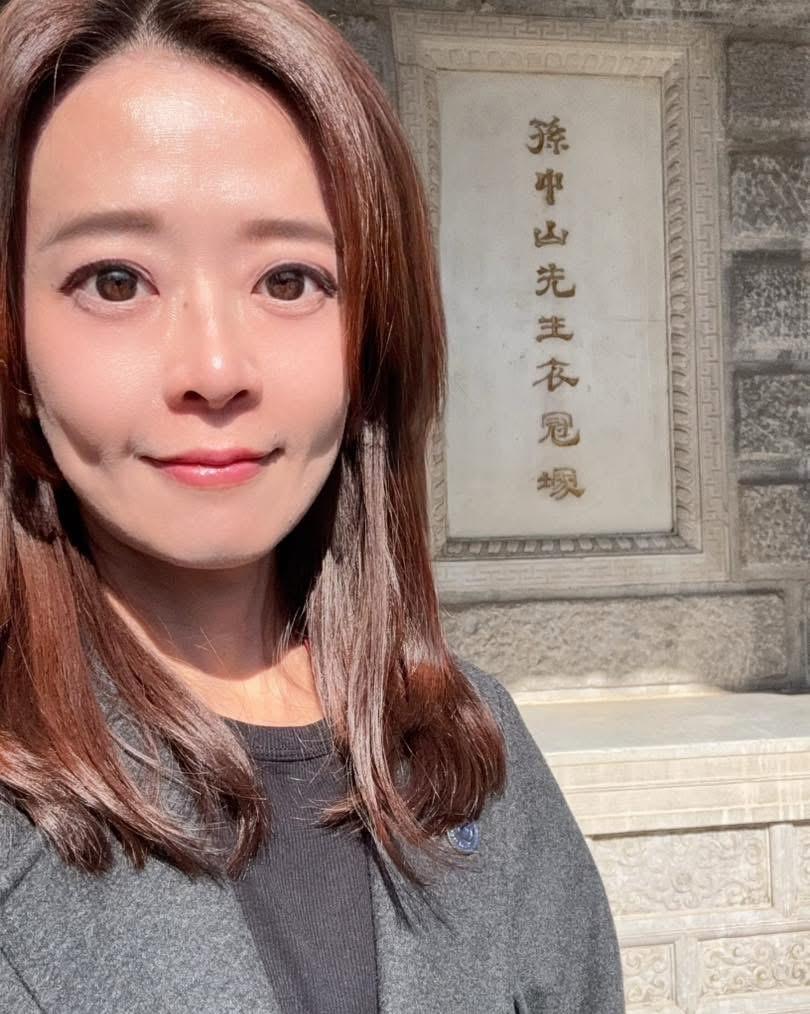 国民党发言人江怡臻今（11日）在脸书发文表示，来到北京香山碧云寺，这里是孙中山先
