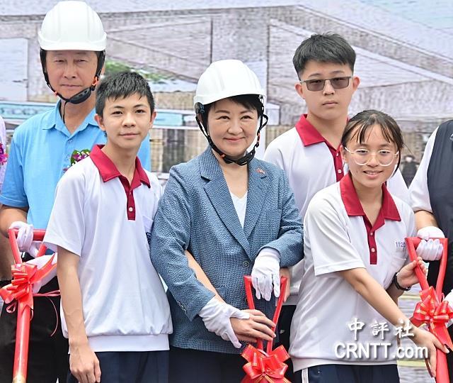 卢秀燕戴上台美旗帜徽章跑行程引发联想中国国民党籍台中市长卢秀燕今天出席公开行程