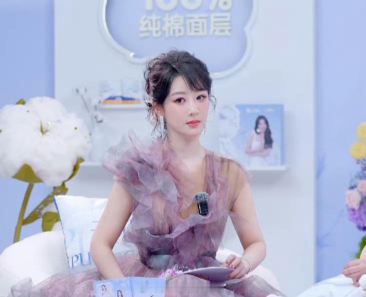 杨紫今日品牌直播状态如何？杨紫直播杨紫郭宇欣同框​​​