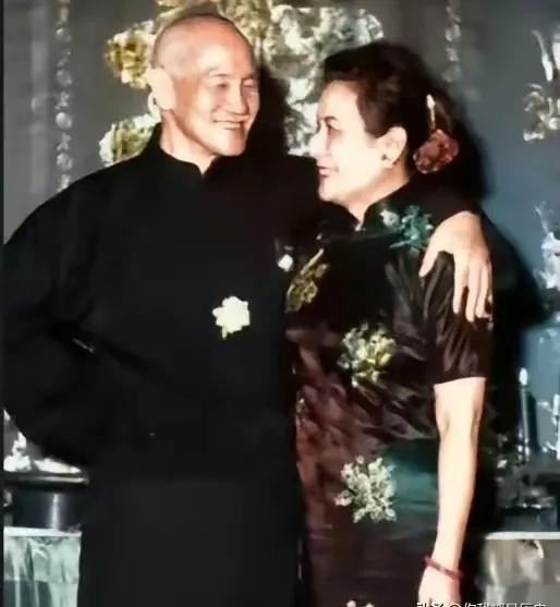 不是一家人，不进一家门。虽然是政治联姻，不论成功与失败，宋美龄觉得嫁这辈子给这个