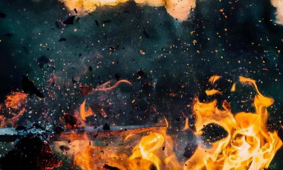 “遗物四不烧，留下子孙富”，长辈离世后，哪4件东西不能烧？这话听着像老迷信，可上