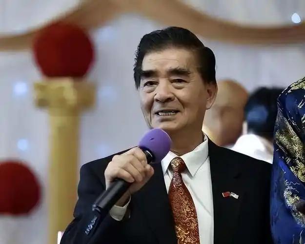 “爱国慈善家”竟是美国功勋间谍：在华潜伏30年，为CIA刺探中国航母基地情报