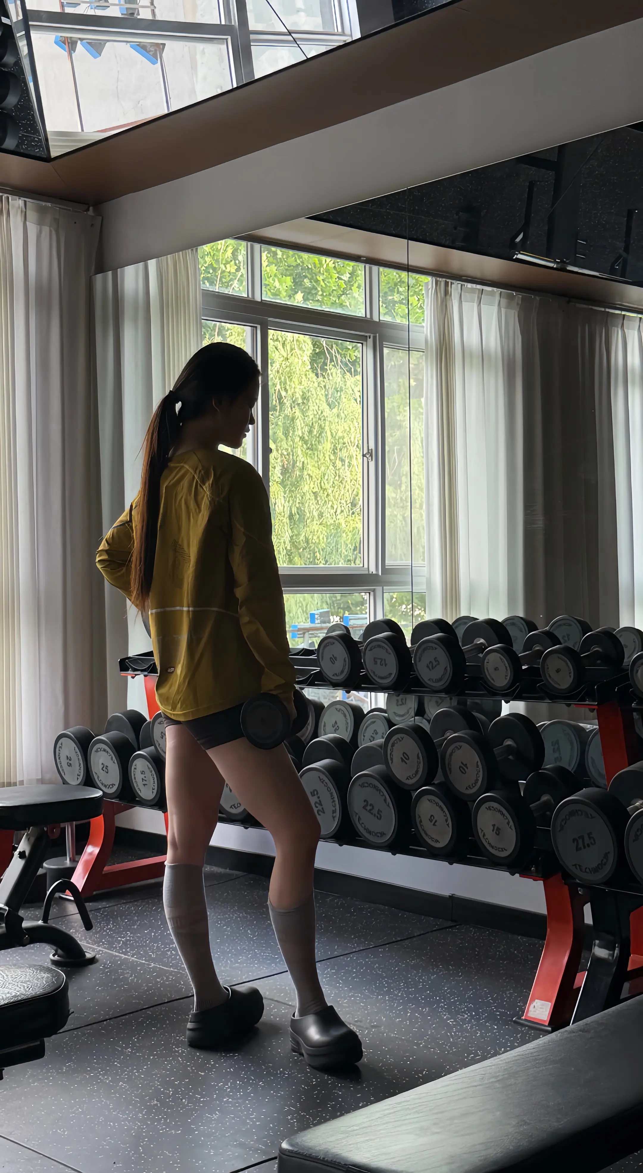 女生力量 女生健身力量感 毫无训练痕迹 健身穿搭 健身女