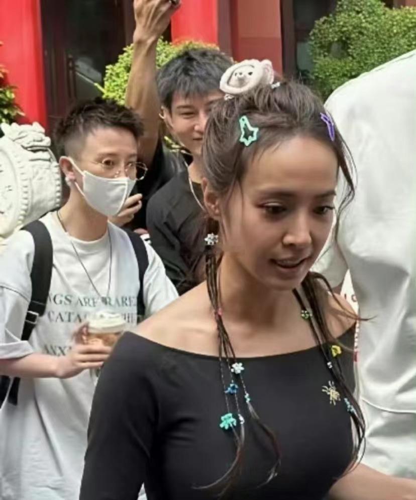 年近50还跟少女一样，周杰伦不后悔我不信。