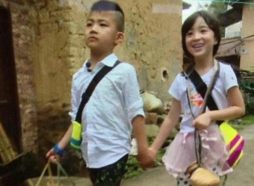 《爸爸去哪儿》康康已经是个小少年了, 穿和服有点像年轻时的坂本龙一