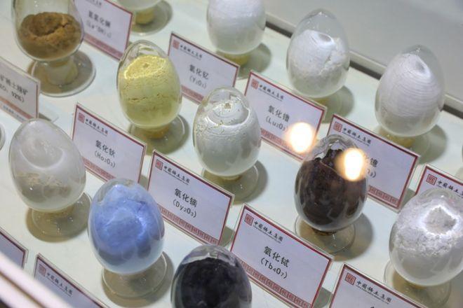 中国74吨稀土减量，直接掐住美国110亿对台军售的命门！美国刚宣布向台湾出