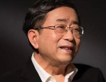 在一次青歌赛上，主持人问一位歌手：“小桥流水人家”的下一句是什么？结果这位歌手的